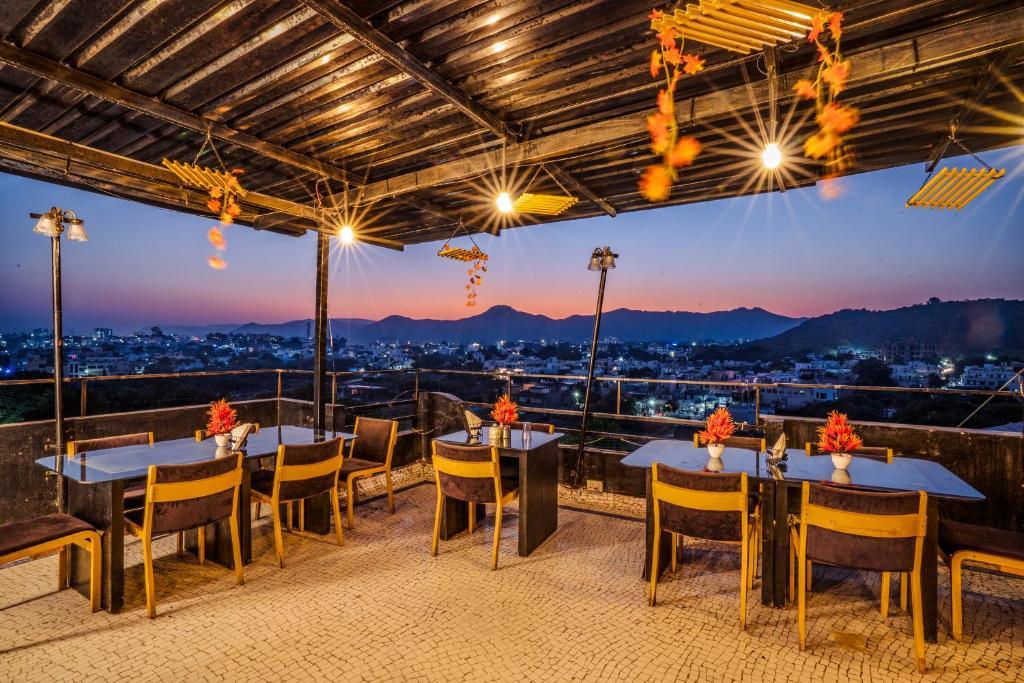 Hotel Tripli Udaipur Extérieur photo