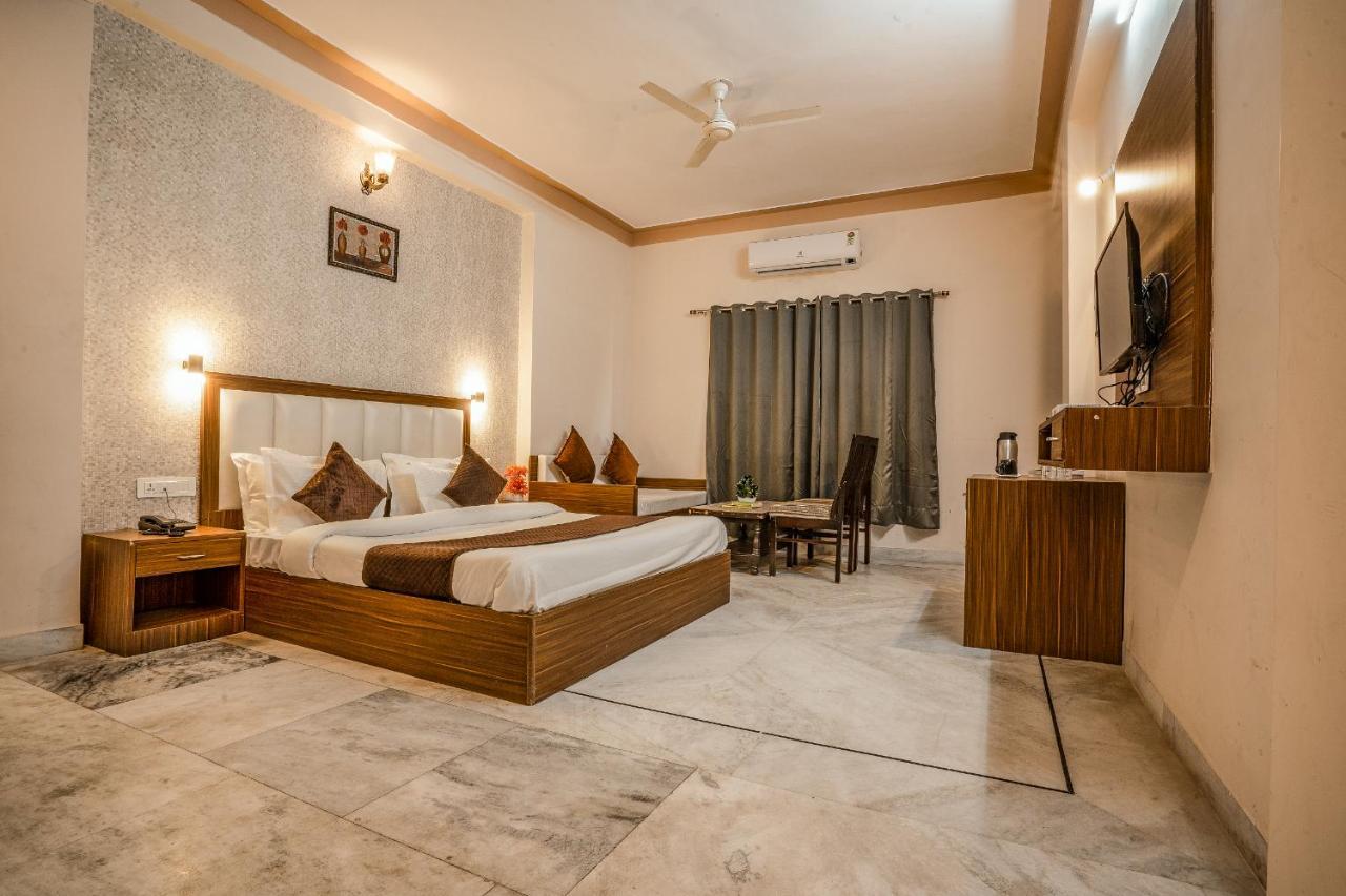 Hotel Tripli Udaipur Extérieur photo